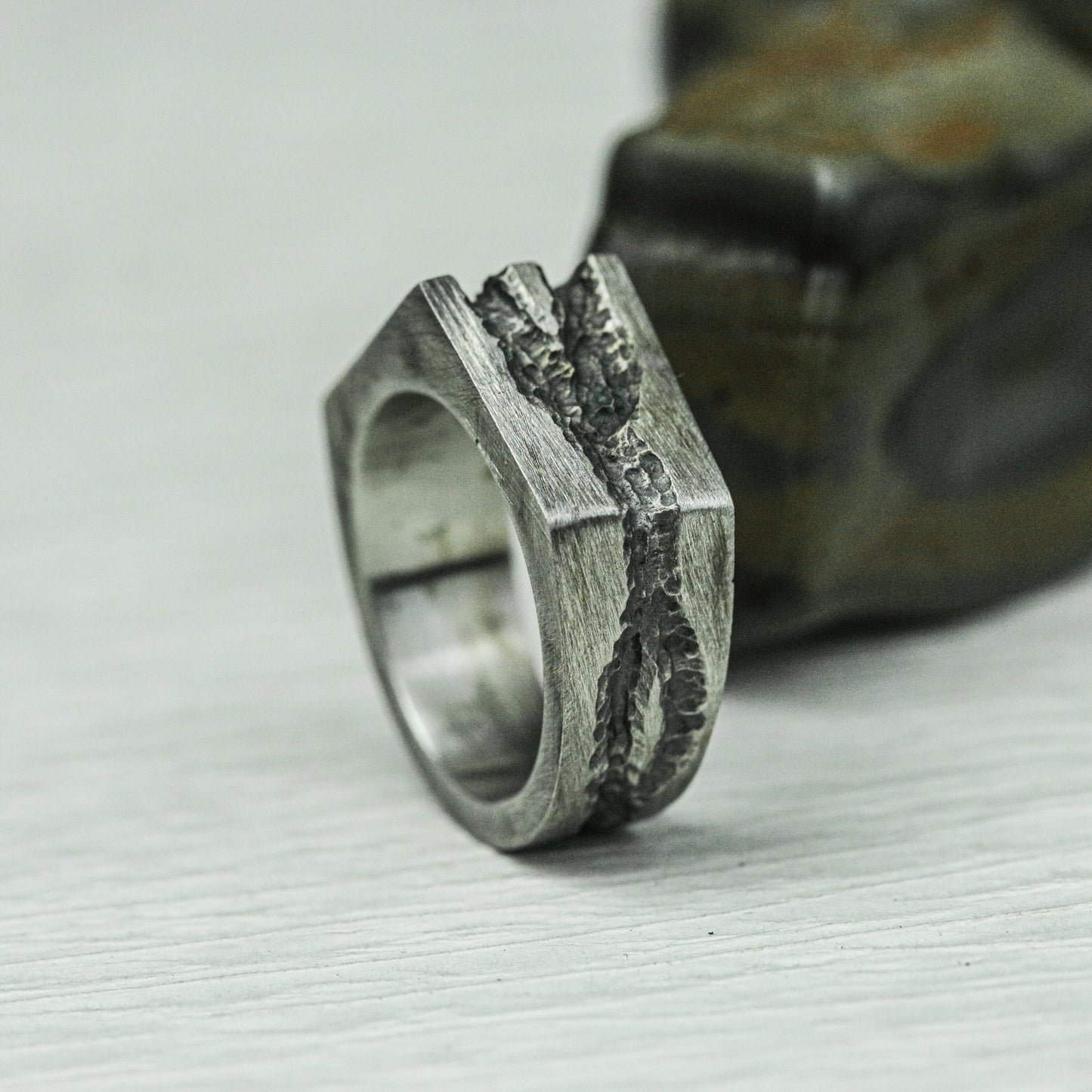 Obsidian Edge 925 Silver Handmade Ring ¨C Modern Geometric Band
