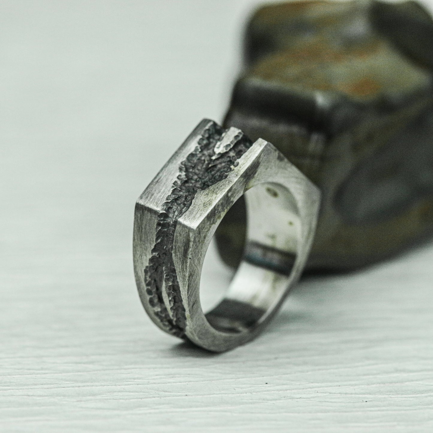 Obsidian Edge 925 Silver Handmade Ring ¨C Modern Geometric Band