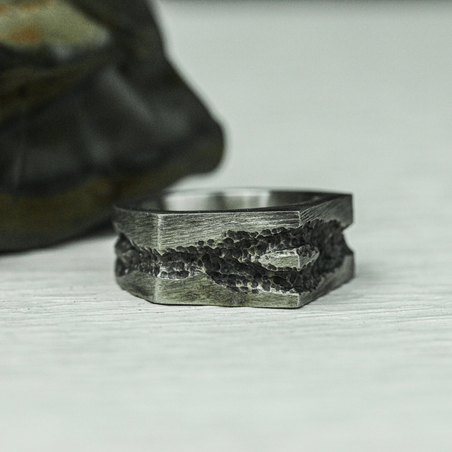 Obsidian Edge 925 Silver Handmade Ring ¨C Modern Geometric Band