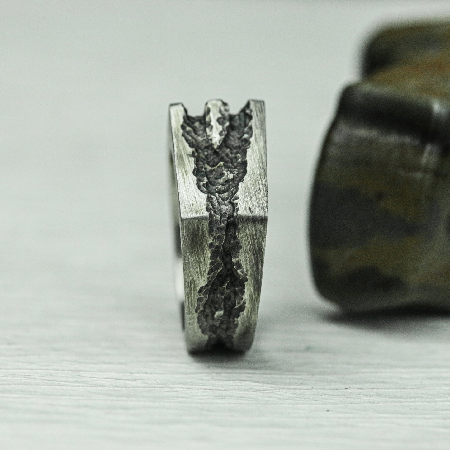 Obsidian Edge 925 Silver Handmade Ring ¨C Modern Geometric Band