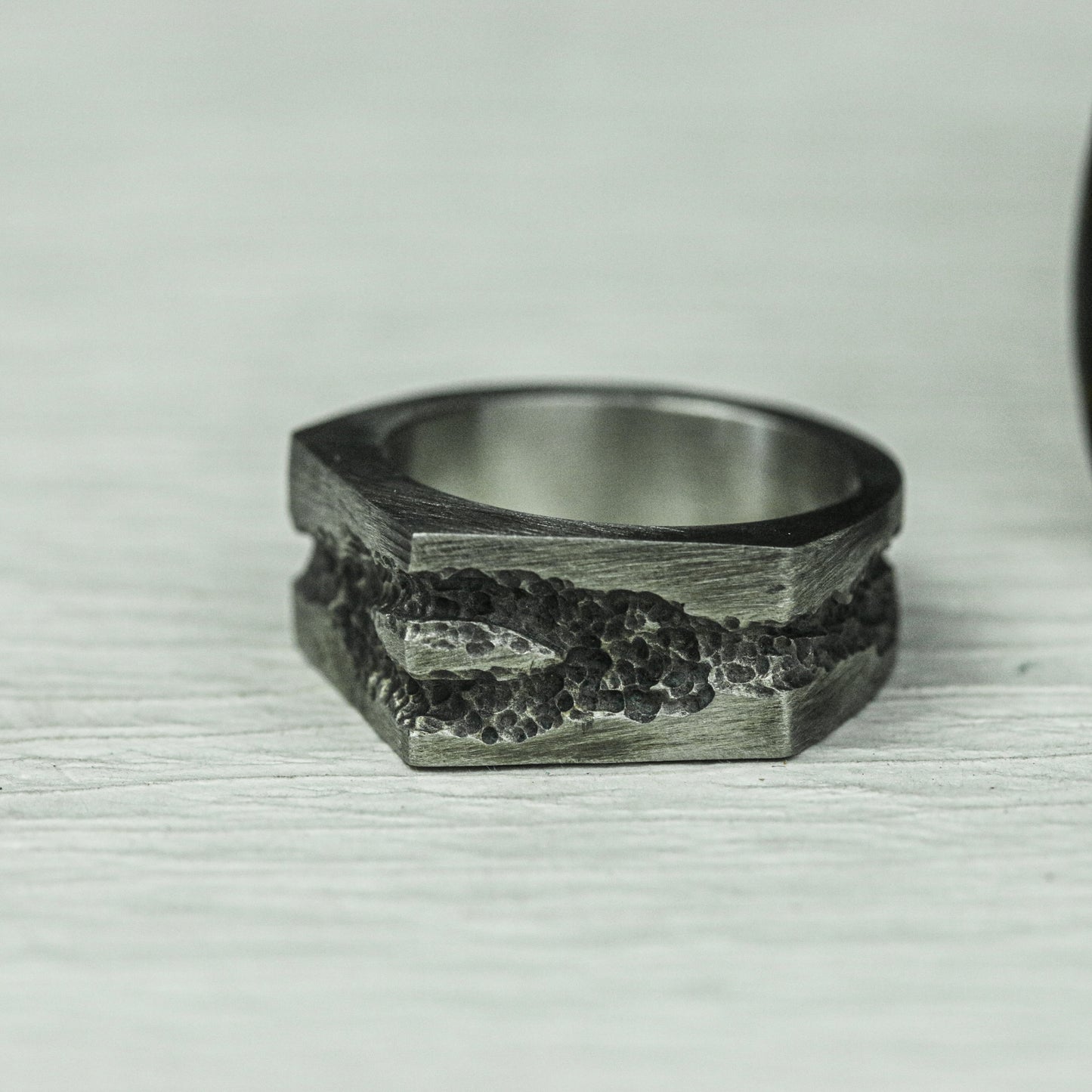 Obsidian Edge 925 Silver Handmade Ring ¨C Modern Geometric Band