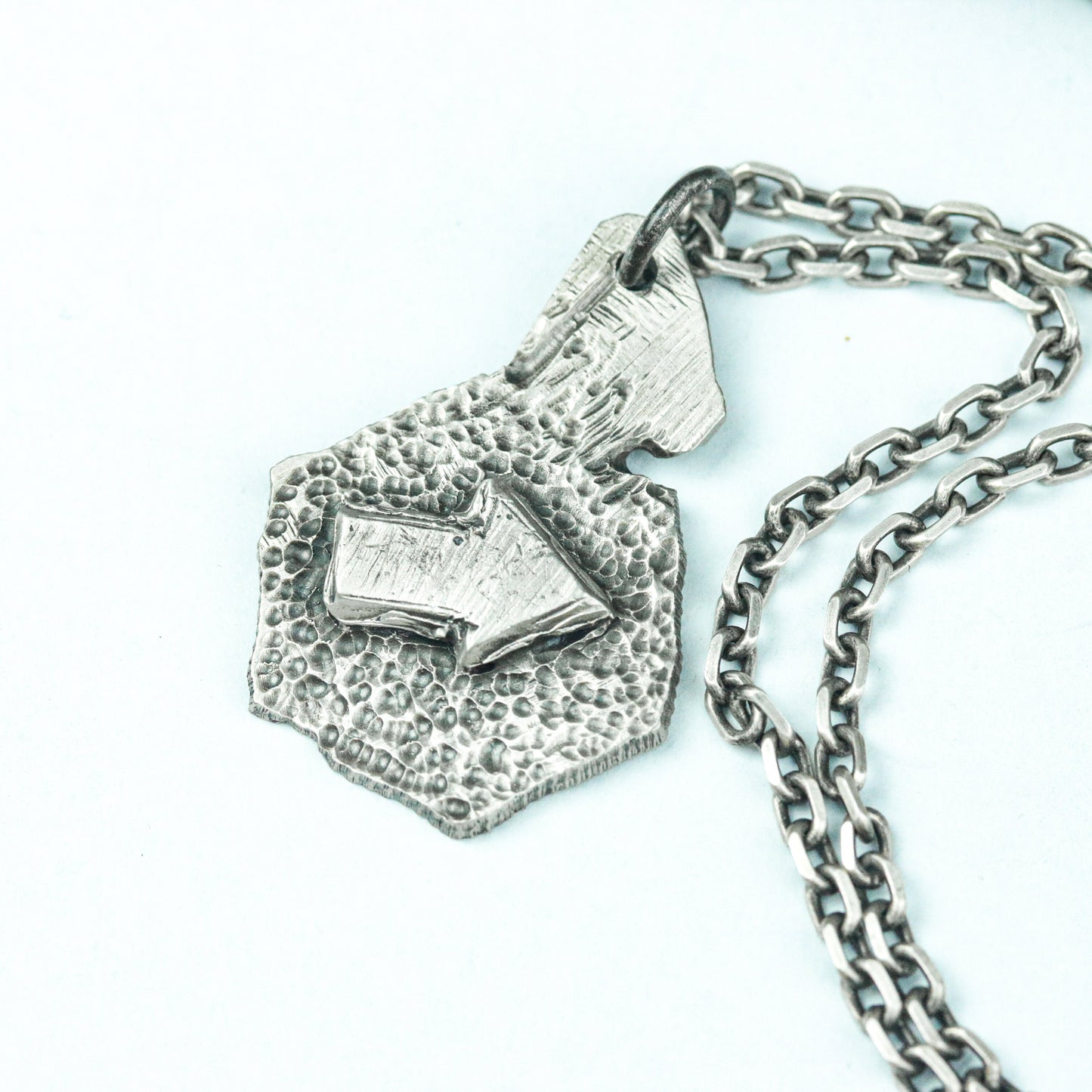Knight¡¯s Valor Shield Pendant - Handcrafted in 925 Silver