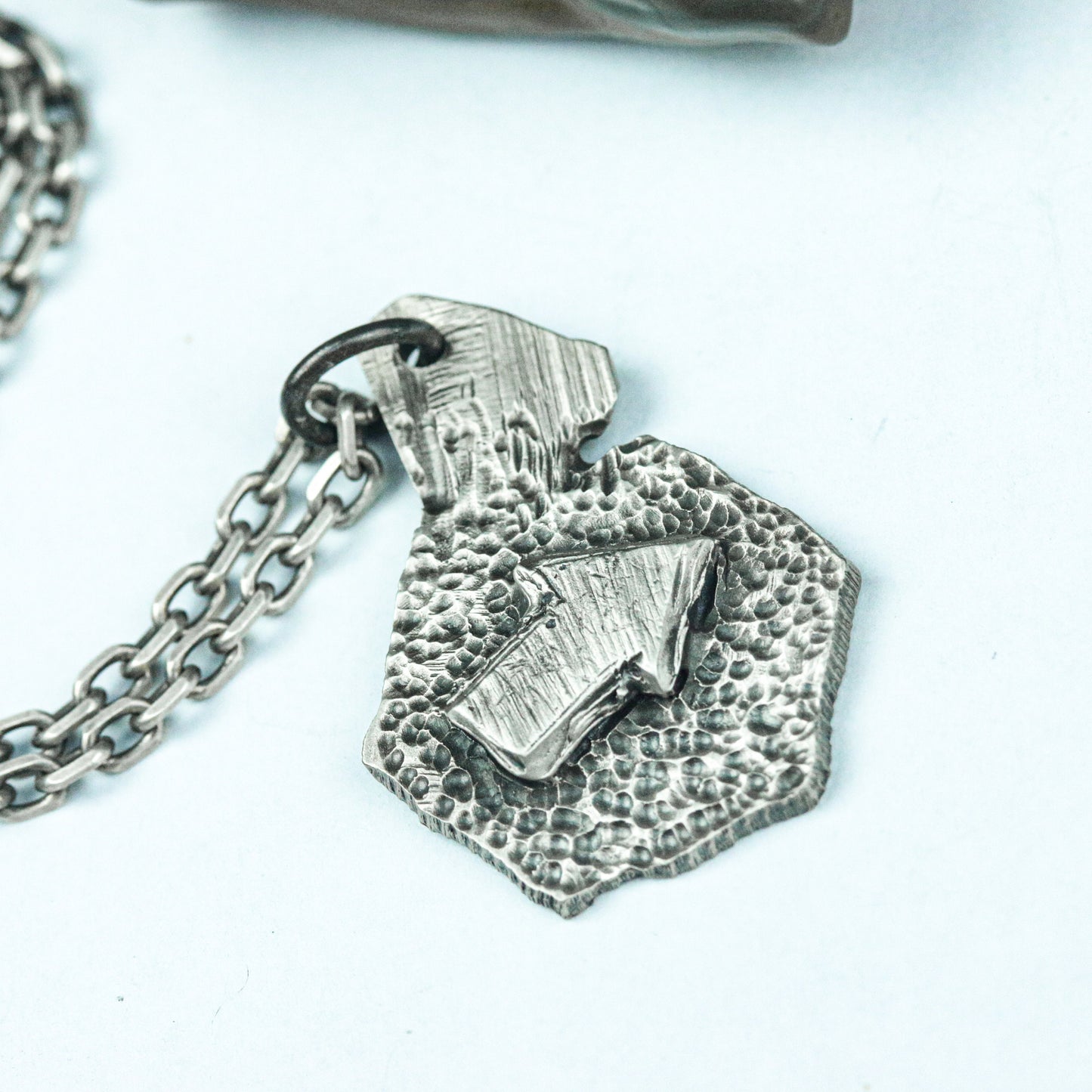 Knight¡¯s Valor Shield Pendant - Handcrafted in 925 Silver