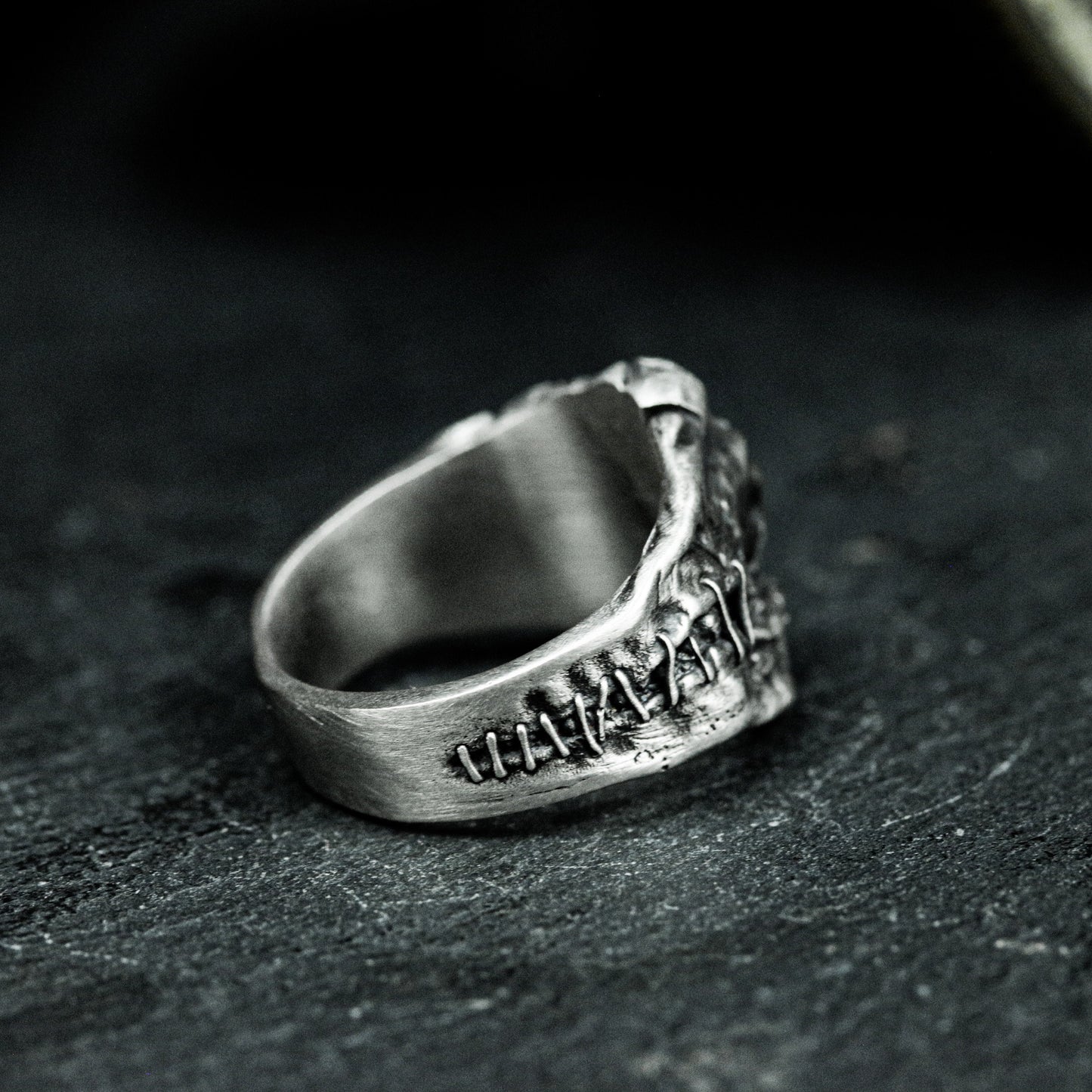 Cracked Skull Ring - 925 Silver Handmade
