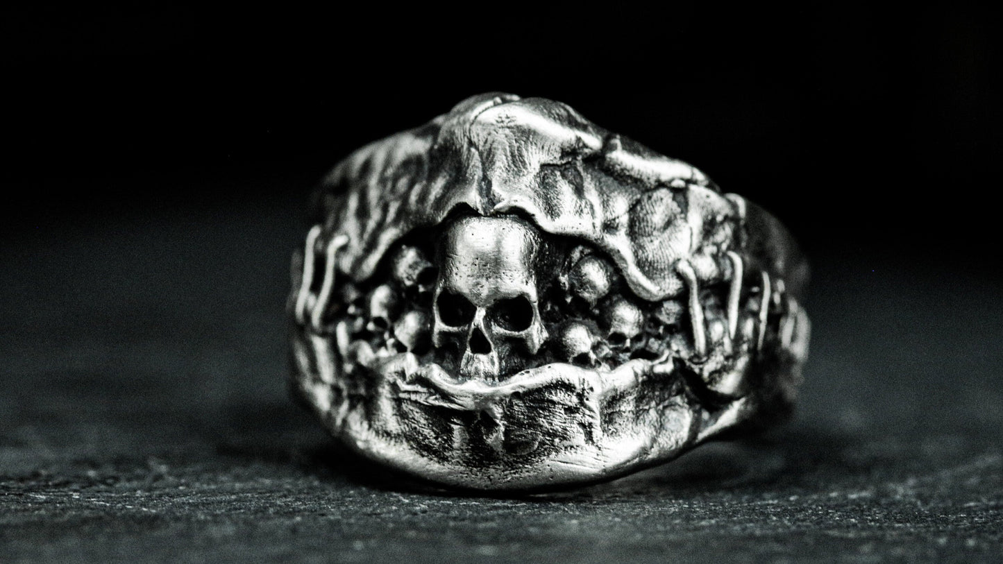 Cracked Skull Ring - 925 Silver Handmade