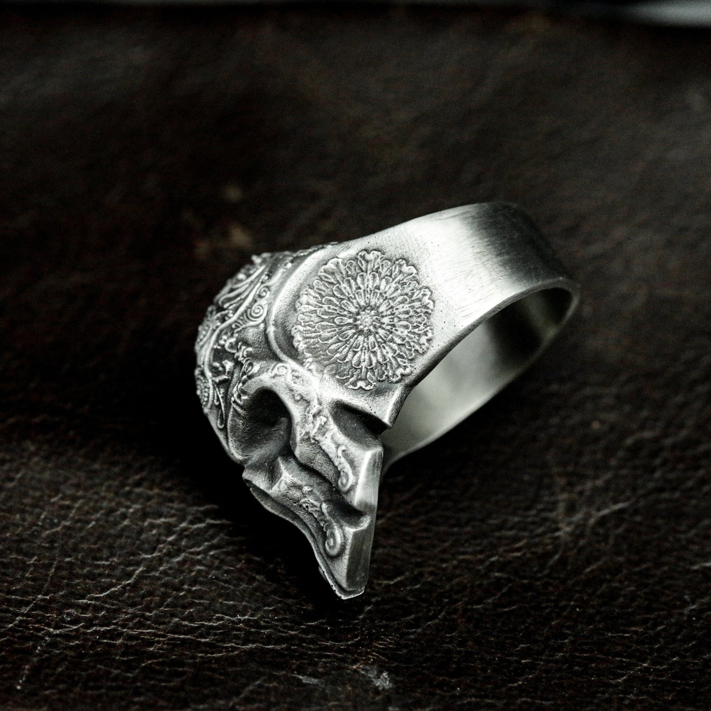 Knight Helmet Ring with Engraved Crest ¨C 925 Sterling Silver Handmade