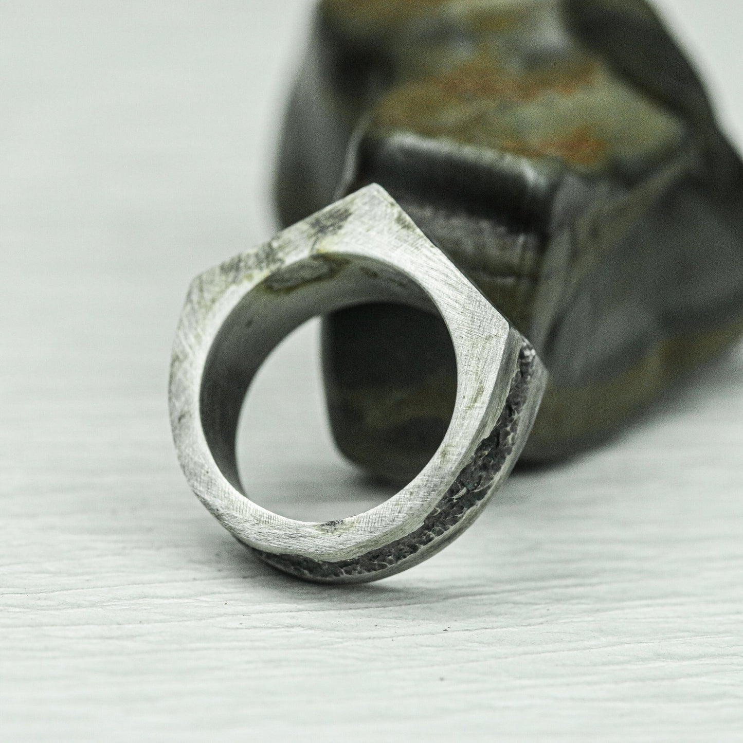 Obsidian Edge 925 Silver Handmade Ring ¨C Modern Geometric Band