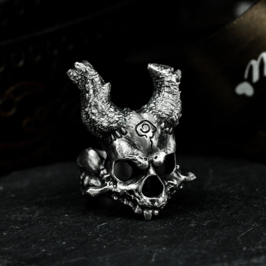 Cracked Skull Ring with Demonic Horns ¨C 925 Sterling Silver Handmade